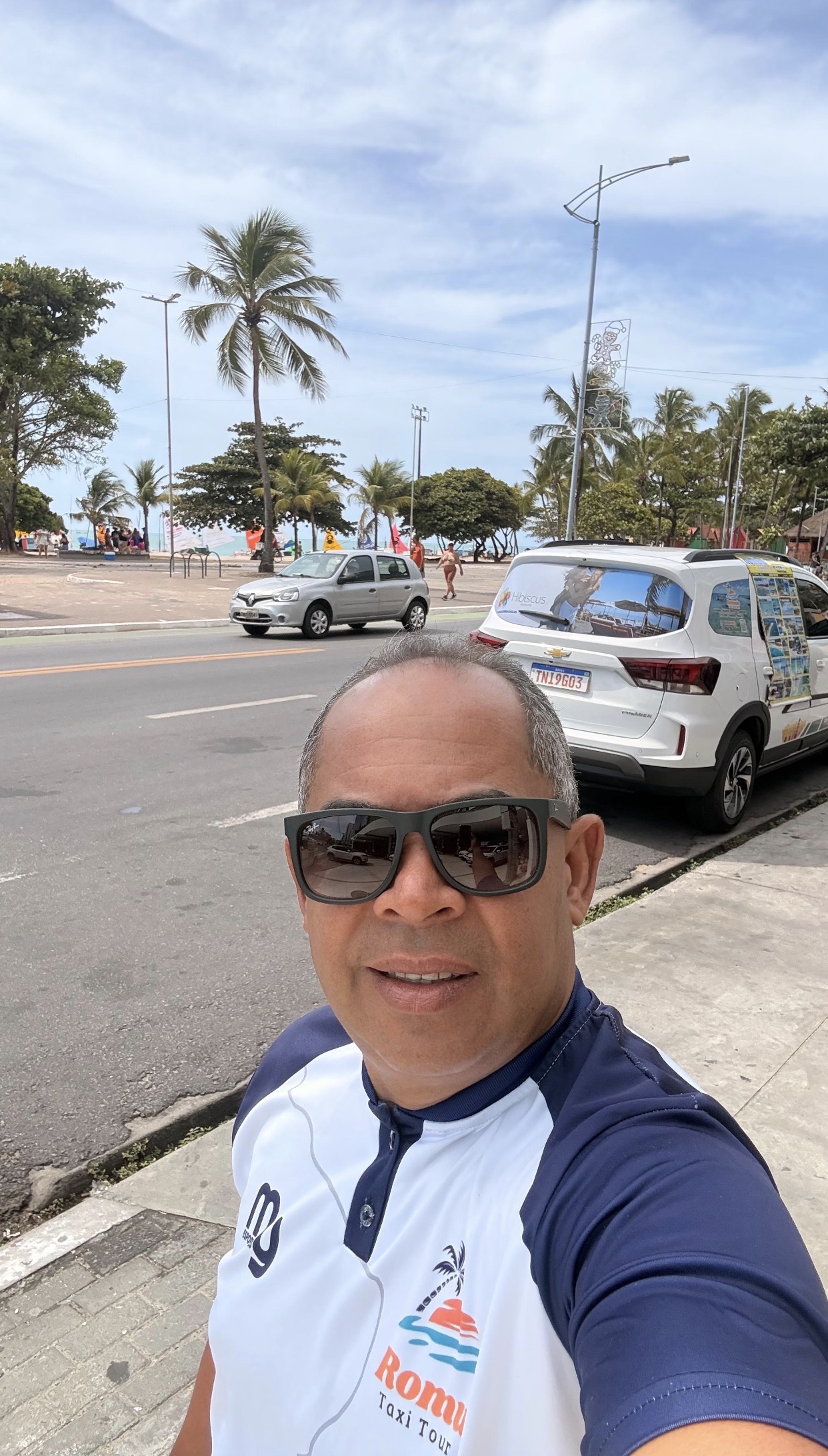 Rômulo na orla de Maceió